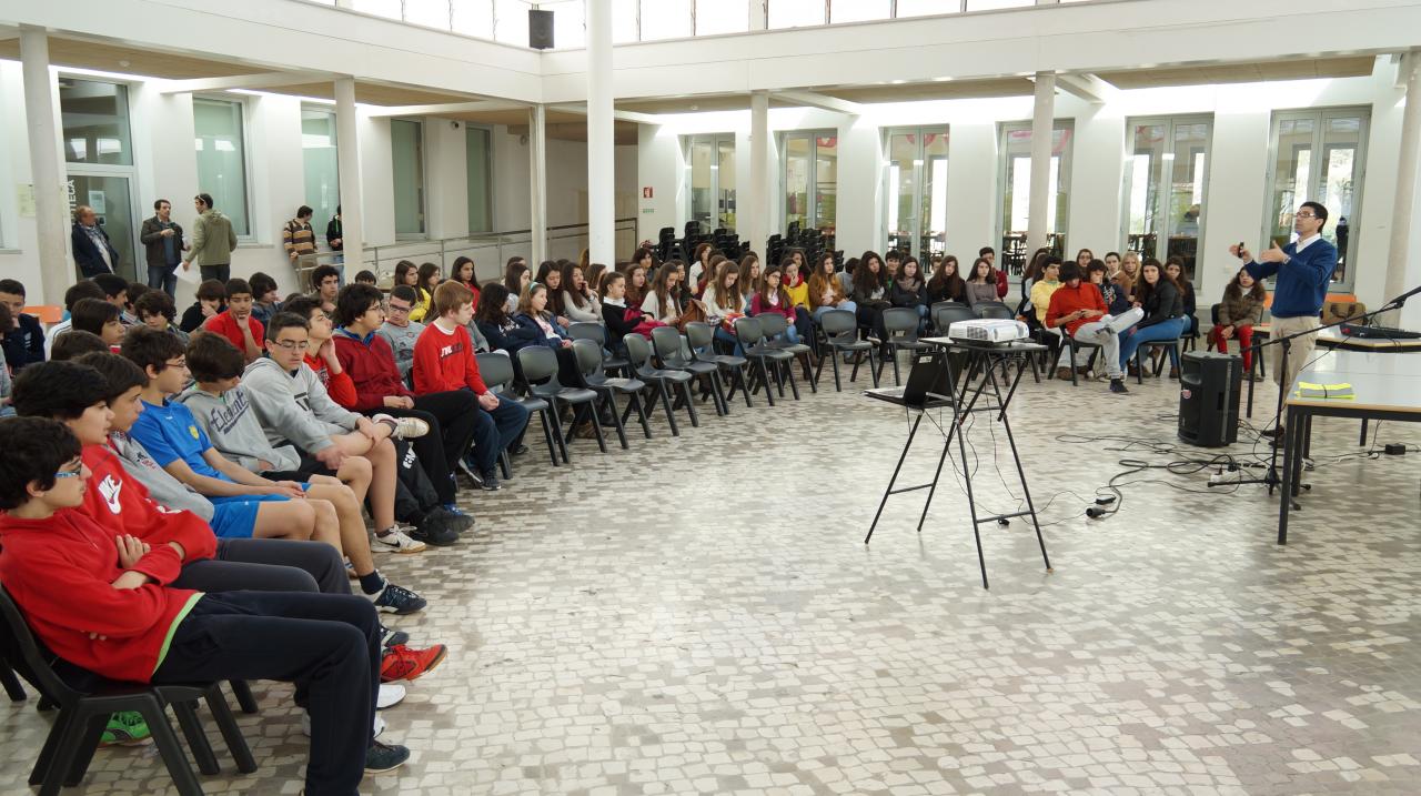 Ação de sensibilização e explicação da simulação prática da Escola de Acessibilidade