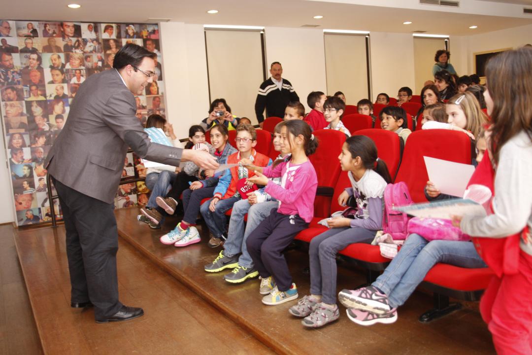 Entrega de Certificados de participação pelo Sr. Vereador da Educação